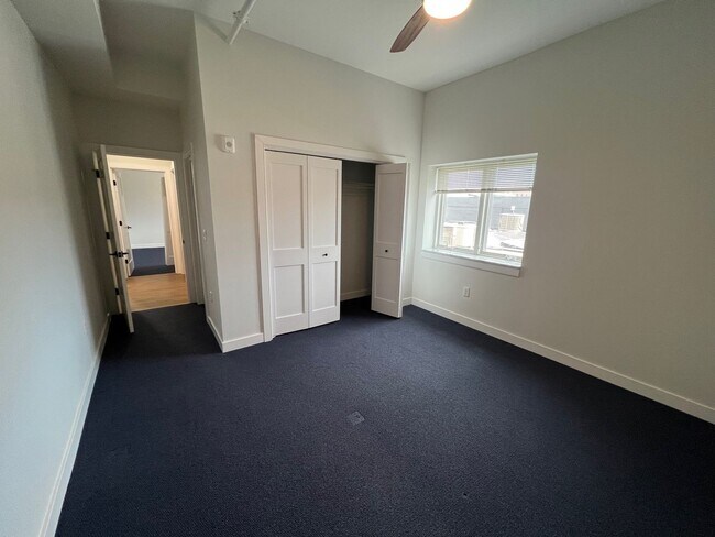Building Photo - Beautiful 2 Bedroom 2 Bath Apartment on Ma...