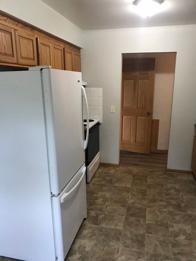 Kitchen - 1035 N Bristol St