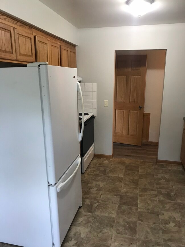 Kitchen - 1035 N Bristol St