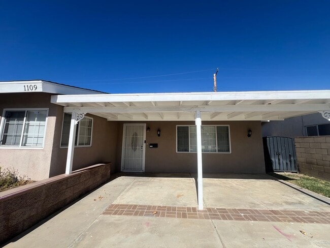 Building Photo - West Lancaster Home