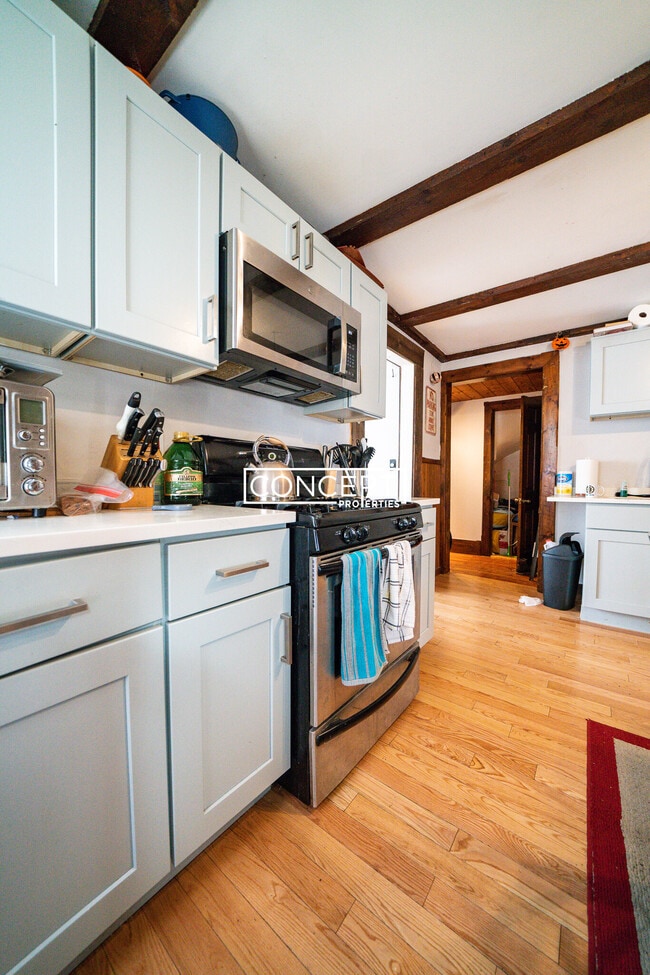 Building Photo - 154 Calumet St