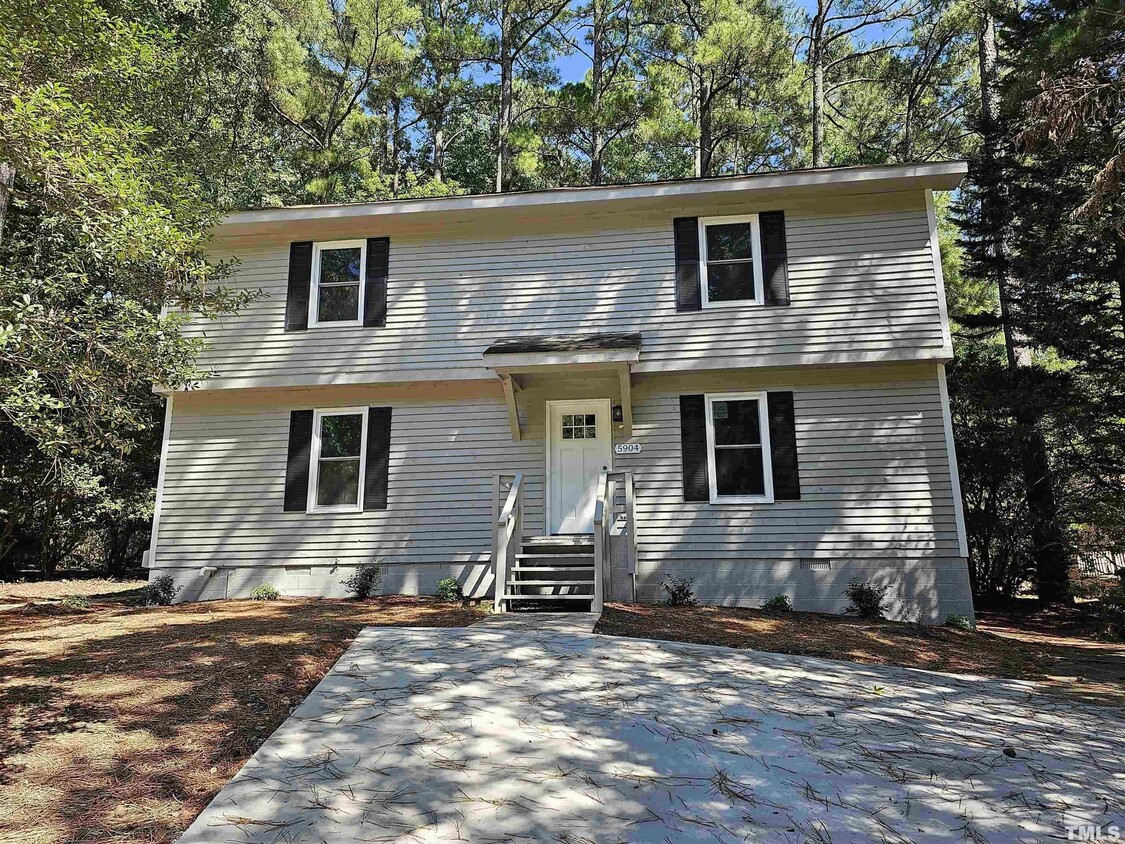 Primary Photo - 5904 Applewood Ln