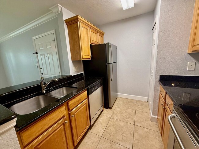 Foto del edificio - 4009 Crockers Lake Blvd