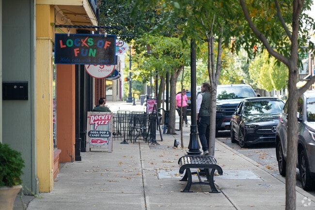 Walkable streets make Valparaiso a great place for shopping and eating out.
