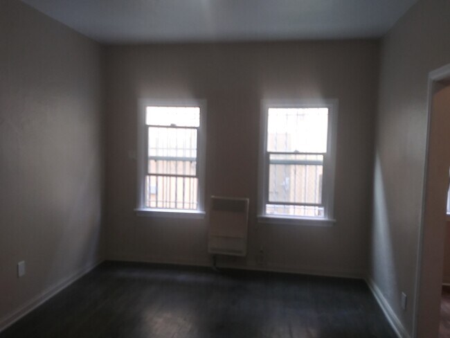 Building Photo - 457 W 87th St