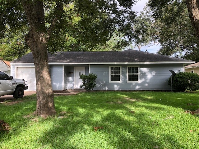 Primary Photo - 825 Magnolia St