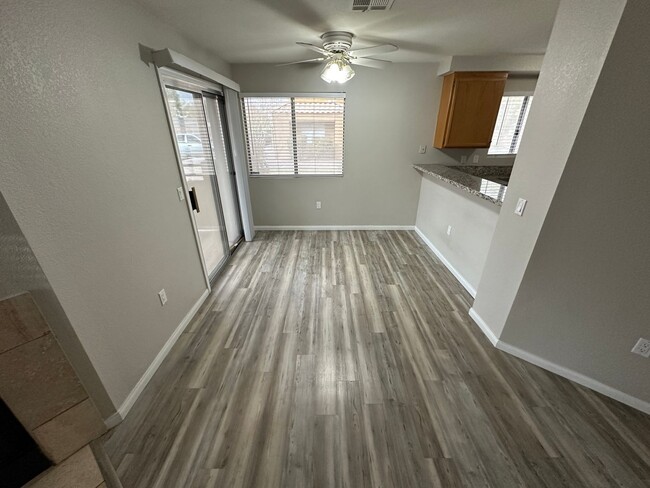 Building Photo - ADORABLE 2 BEDROOM 2 BATHROOM 1ST FLOOR CO...