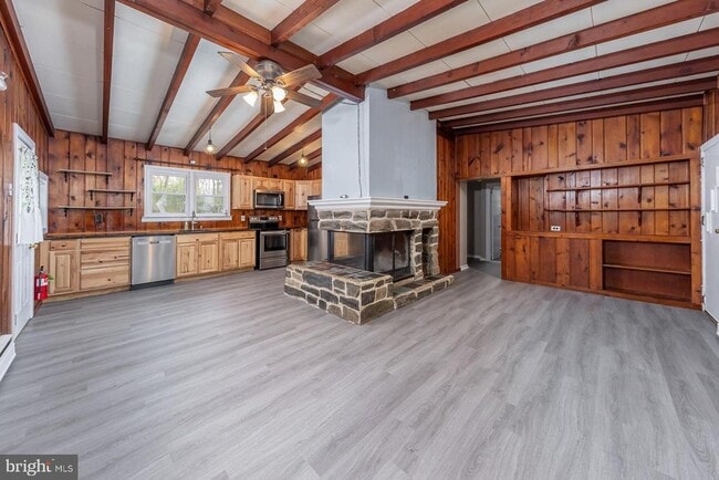 Building Photo - 226 Thies Rd