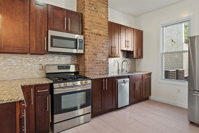 Building Photo - 17 Ravine Ave