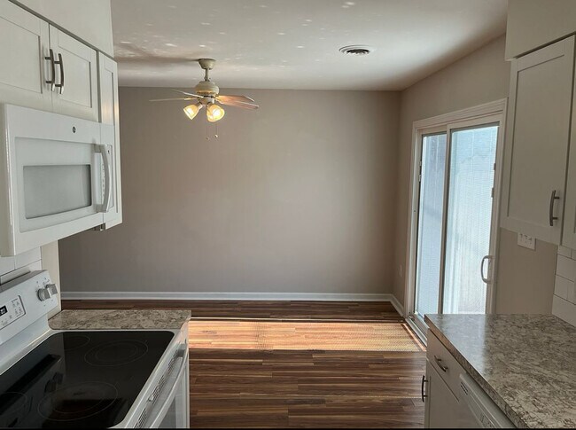 Foto del edificio - 51 W Cabin Hollow Rd