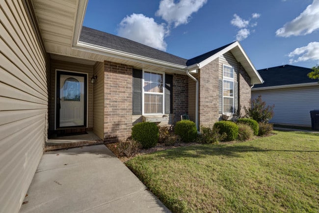 Building Photo - 1628 S Campbell Ave