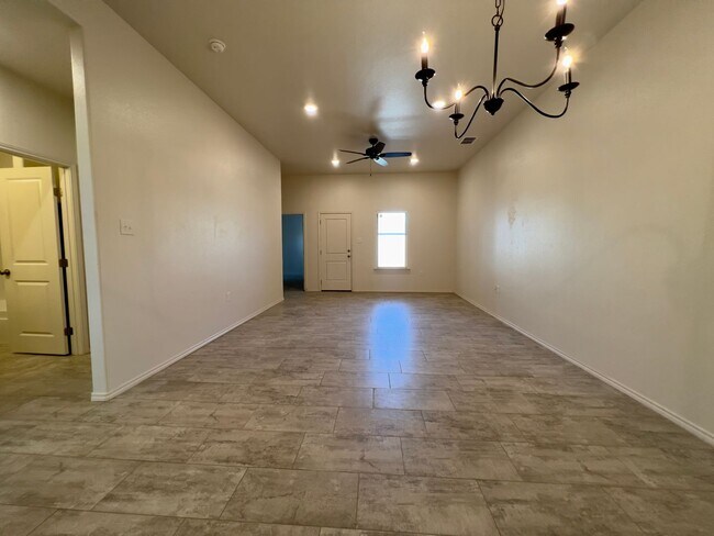 Building Photo - Beautiful 2-Bedroom Townhome in Frenship ISD