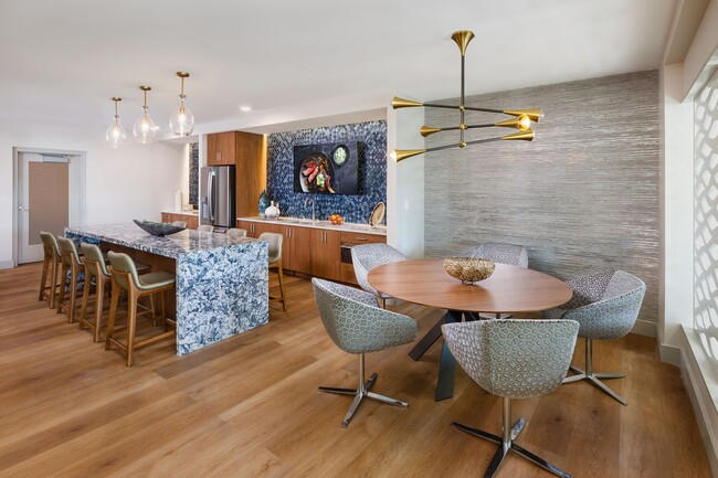 Building Photo - 1Br/1Bth, ready to move in! Great complex, professionally managed.