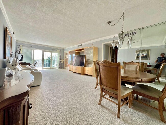 Foto del edificio - 3150 N Palm Aire Dr