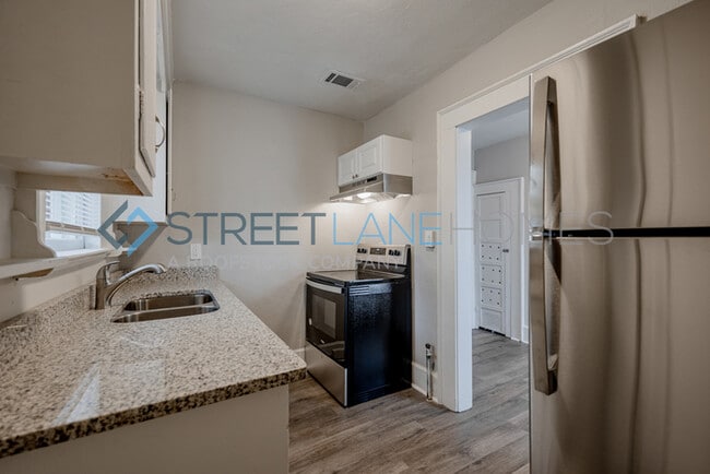 Foto del edificio - 1130 Bryan Ave