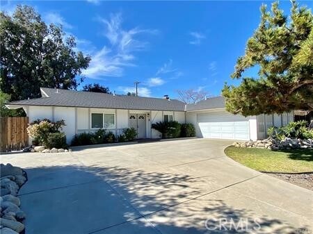 Foto principal - 133 S Lone Hill Ave