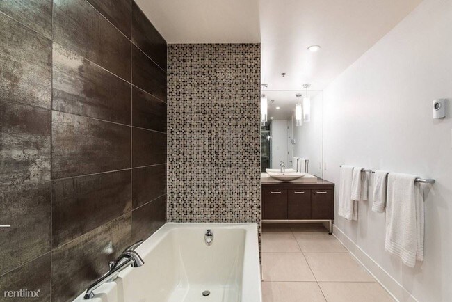 Building Photo - 2 br, 2 bath Condo - 520 Strand St Apt 7