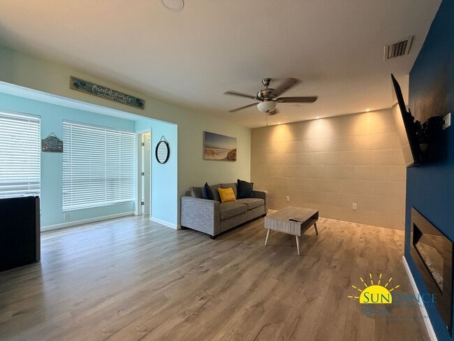 Building Photo - 4000 Gulf Terrace Dr