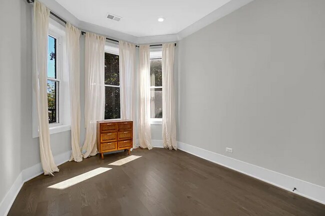 Foto del edificio - 3402 S Bell Ave