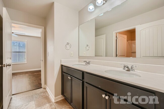 Foto del edificio - 5959 Wolf Creek Dr