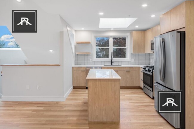 Building Photo - 3 bedroom in Boston MA 02130