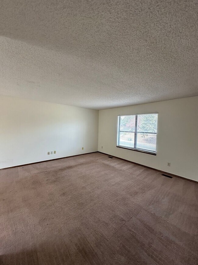 Foto del edificio - Lovely 4 bedroom house avail now