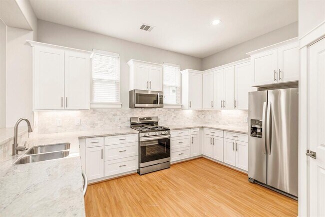 Building Photo - 623 Link Rd