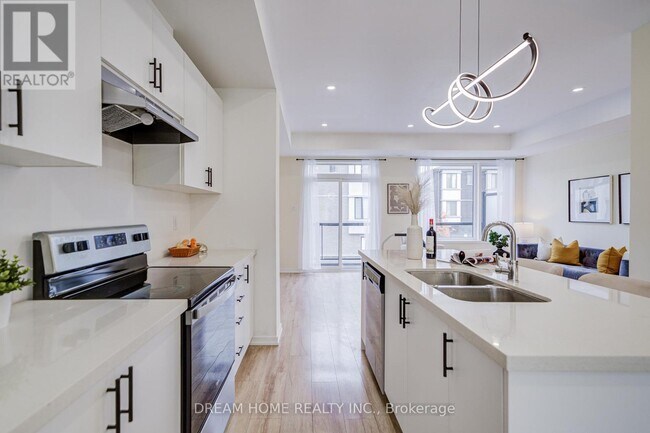 Photo du bâtiment - 99 Crimson Forest Dr