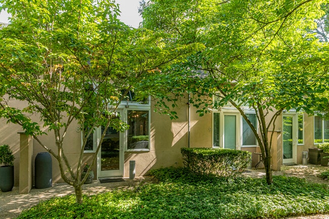 Building Photo - 36 Moore St