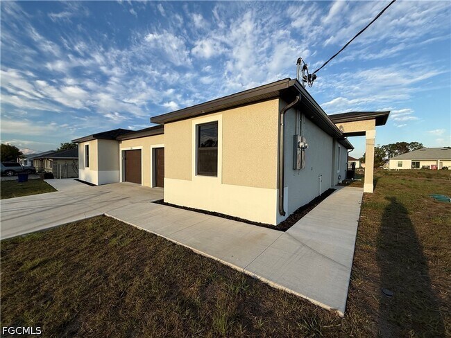 Building Photo - 227 Hightower Ave S