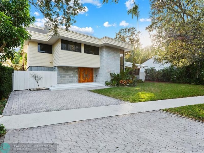 Building Photo - 702 N Rio Vista Blvd