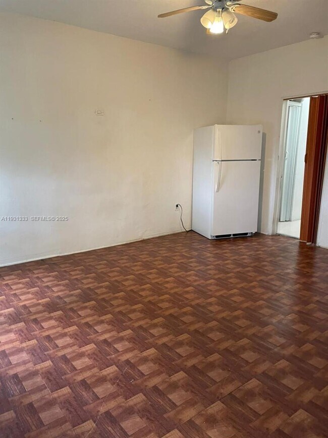 Foto del edificio - 6830 Harding Ave