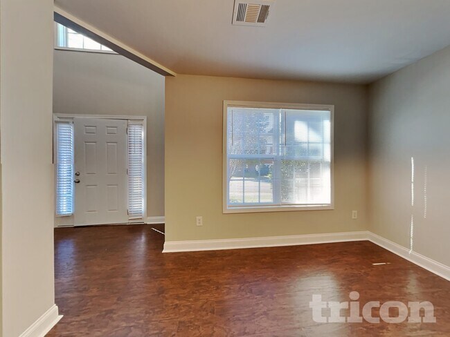 Building Photo - 227 Long Dr