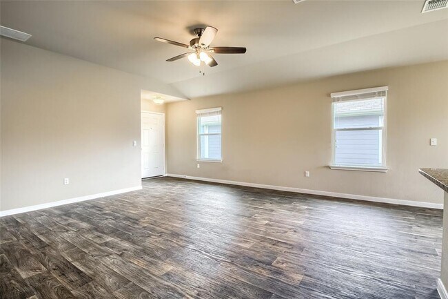 Building Photo - 102 Sulphur River Lp