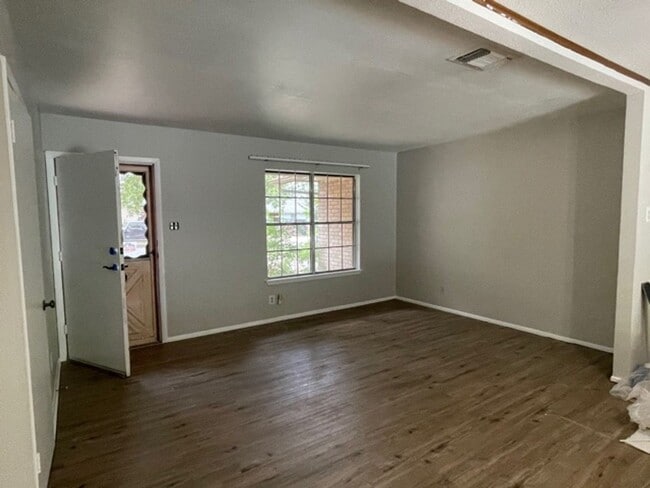 Building Photo - 3 br, 2 bath House - 4307 Eagle Nest