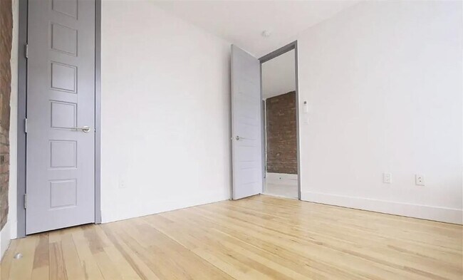 Foto del edificio - 119 Albany Ave