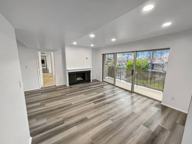 Building Photo - 14850 Hesby St