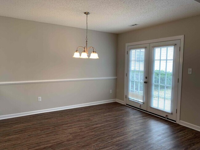 Building Photo - 8020 Glencannon Dr