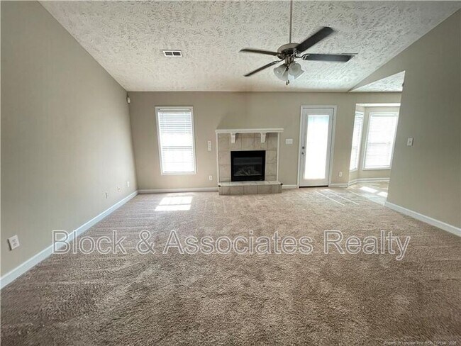 Foto del edificio - 1465 Avoncroft Dr