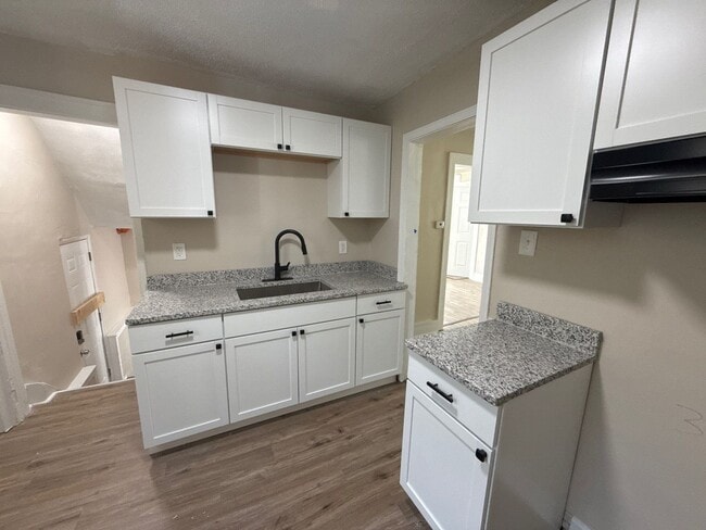 Foto del edificio - Fully Renovated 3-Bedroom Home  Move-In Re...