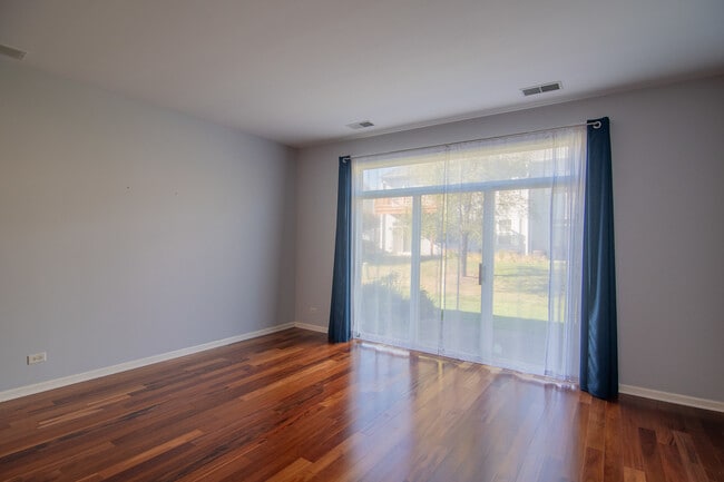 Foto del edificio - 2486 Golf Ridge Cir