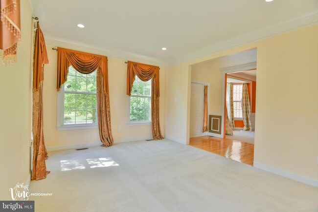 Foto del edificio - 35 Meadow Run Rd