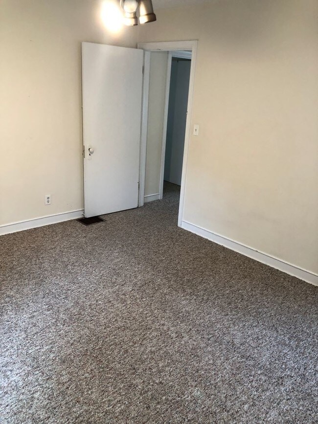Building Photo - 2 br, 1 bath House - 127 S. ARBOR PARK