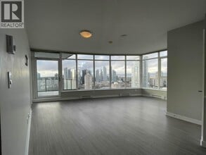 Building Photo - 4900 Lennox Ln