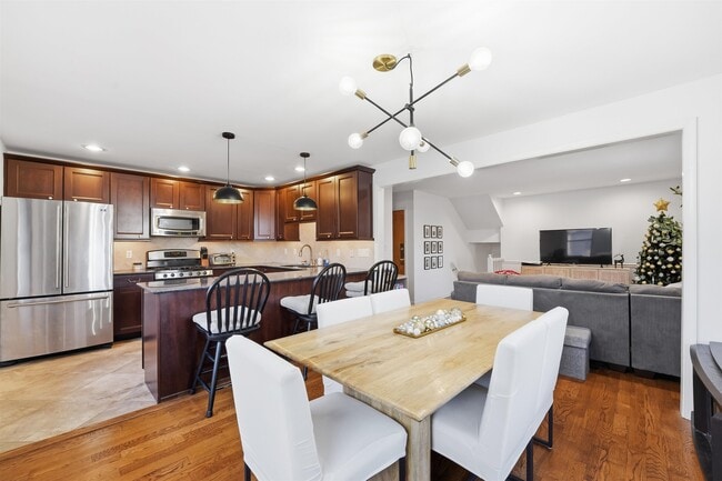 Foto del edificio - 635 Madison St