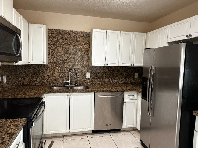 Foto del edificio - 10857 NW 45th St