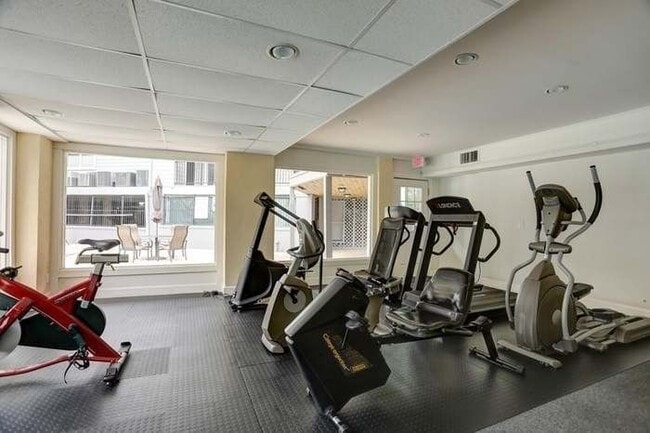 Foto del edificio - 635 Granville Ct