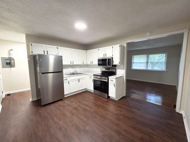 Foto del edificio - 5201 Cinderella Rd