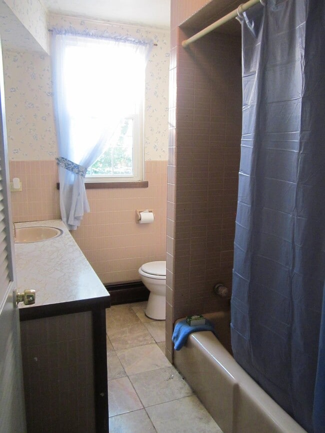 Bathroom - 732 Grandview Ave