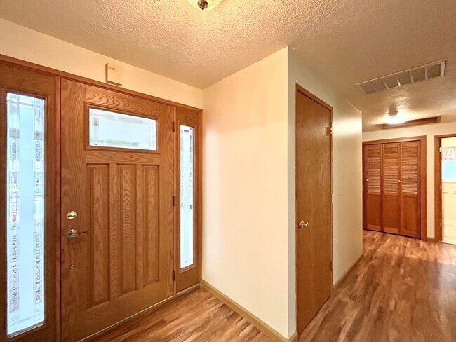 Foto del edificio - One Of The Top Rated Gems Of 2026: Serene 3 Bed + Bonus Room, 2.5 Bath Spacious House!